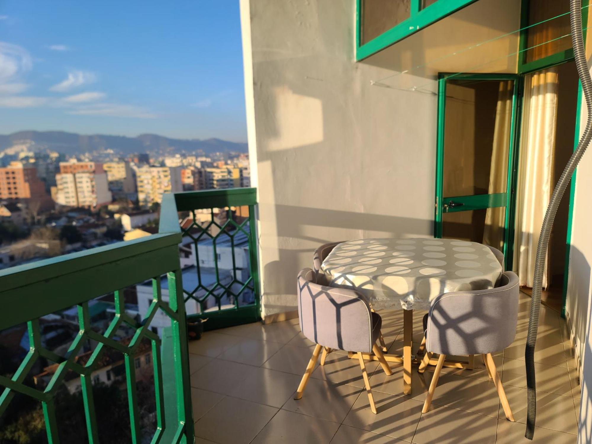 Apartament Center Tirana Esterno foto