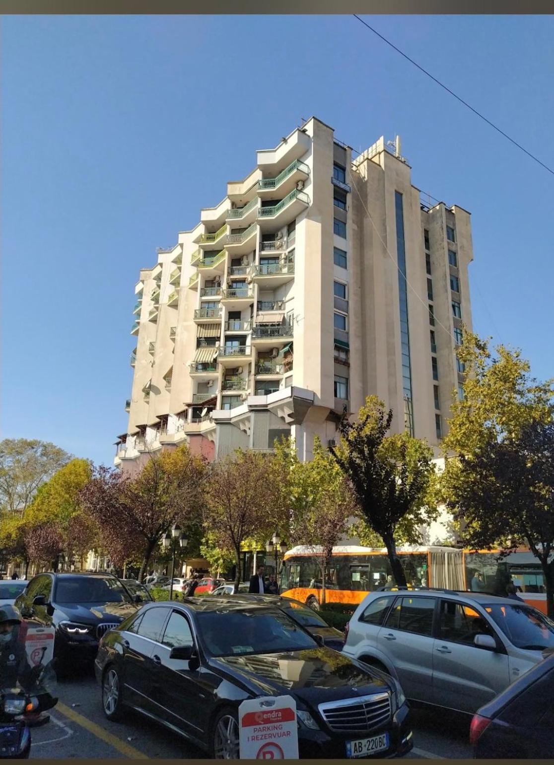 Apartament Center Tirana Esterno foto