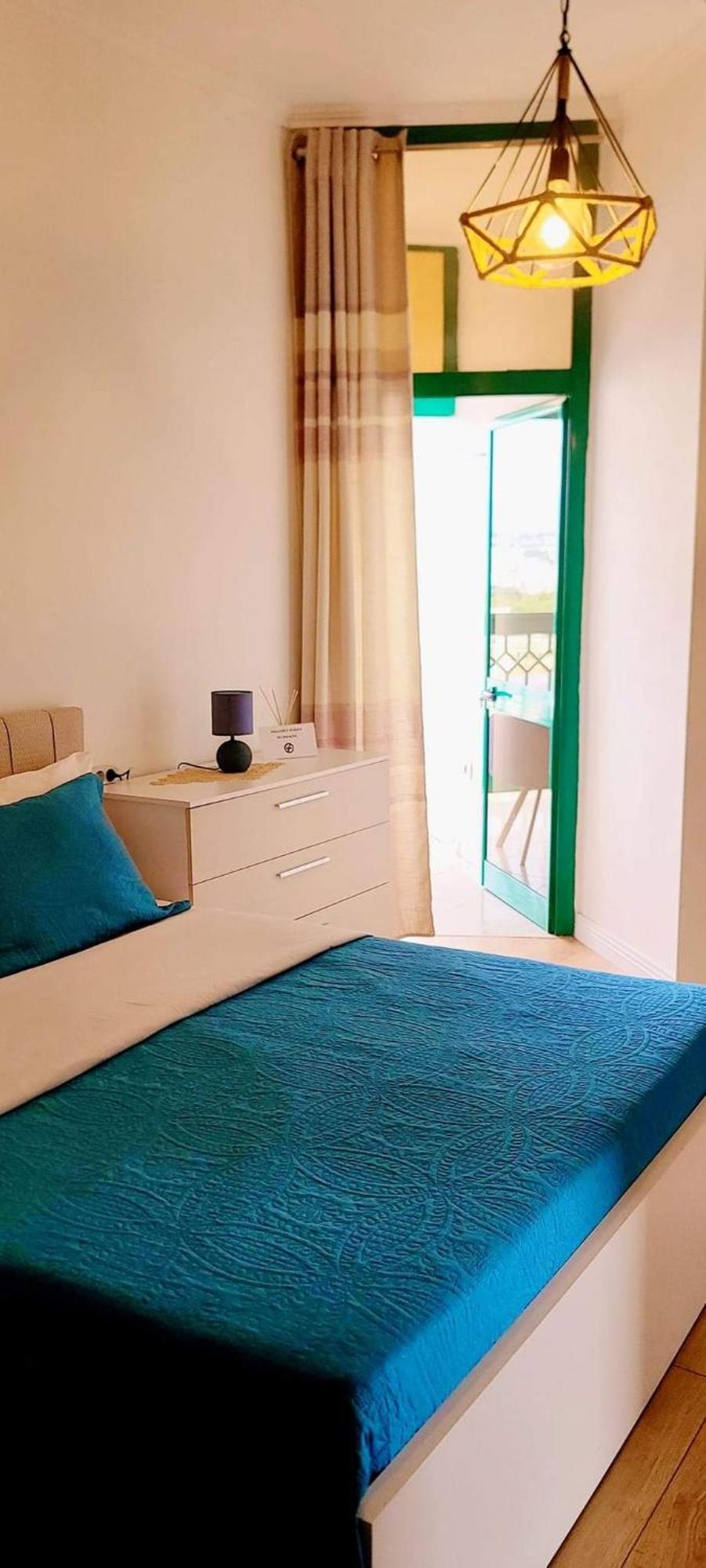 Apartament Center Tirana Esterno foto